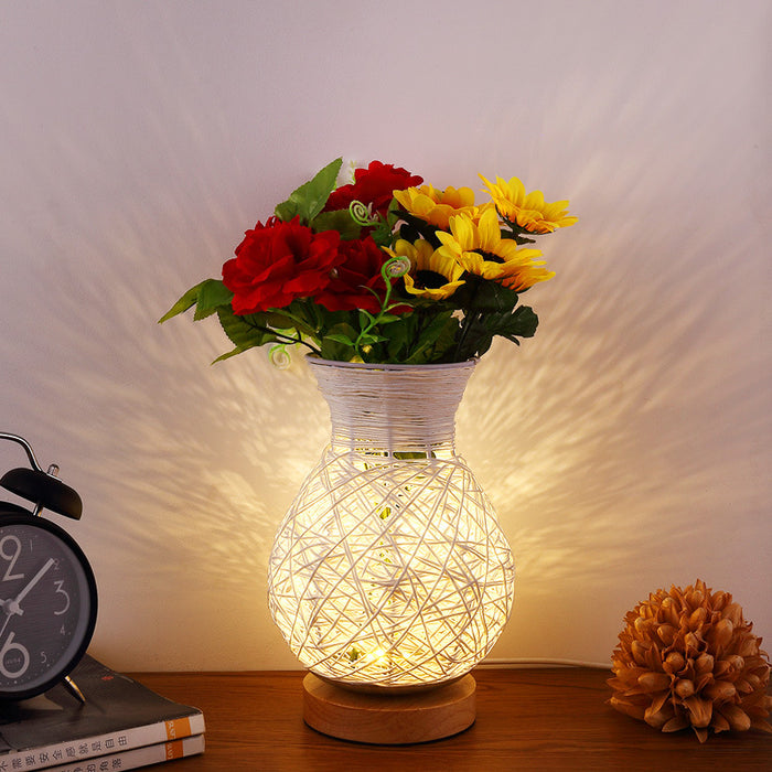 مصباح طاولة LED بغطاء خيزران وروتان